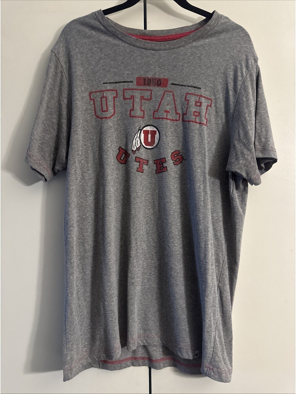 University of Utah Utes Distressed Graphic Gray T-Shirt Crew Neck Men's XL